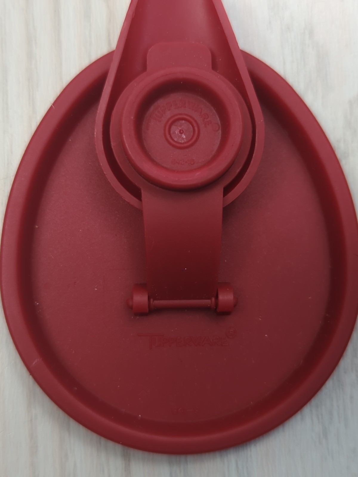 Tupperware Sweet Saver Syrup Dispenser 640-10 Red Lid pour Spout vintage