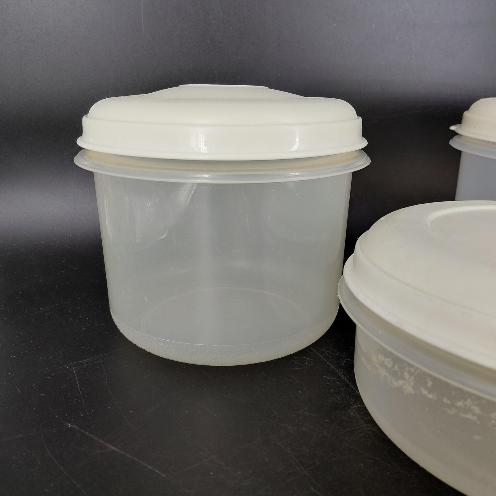 Rubbermaid Servin Saver Round Containers Set 3 1.5 Qt Clear Almond #3 #8 Storage