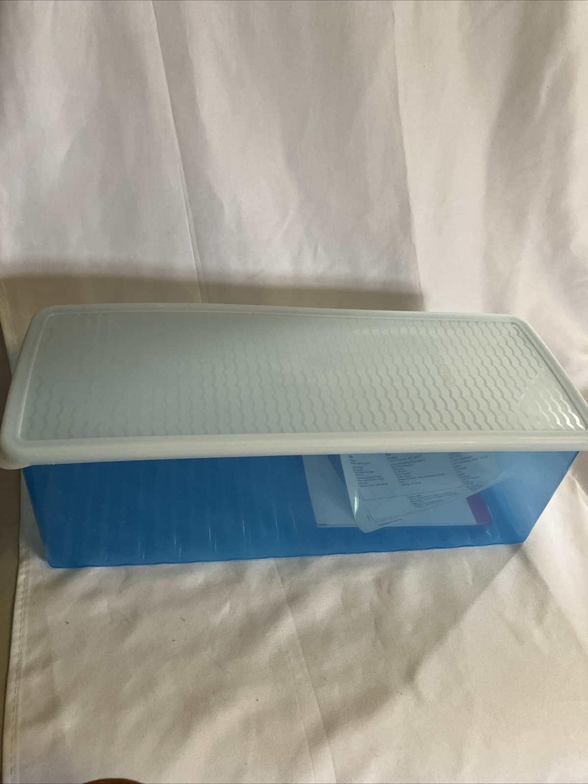 Tupperware FridgeSmart Variable Vented Fruit And Vegetables Container. Large