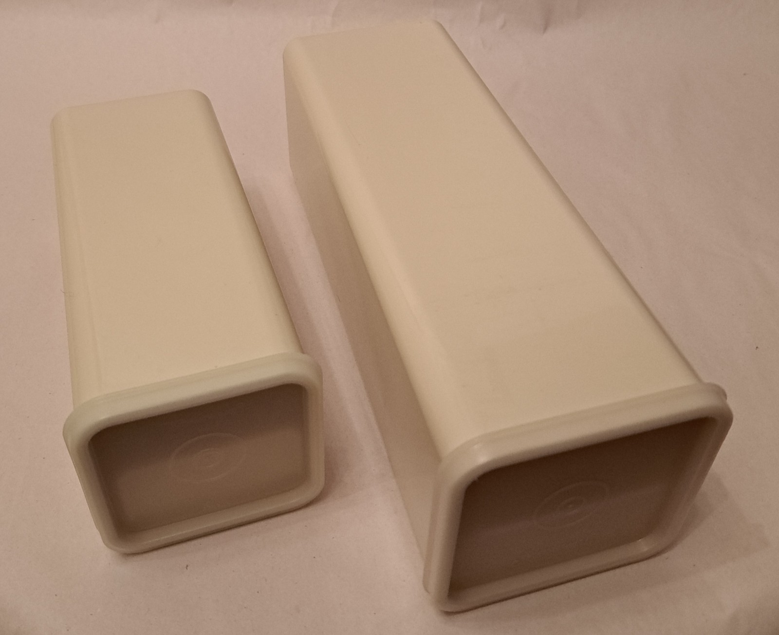 2 Vtg Tupperware Cheese Holders 7″ & 9 1/2″
