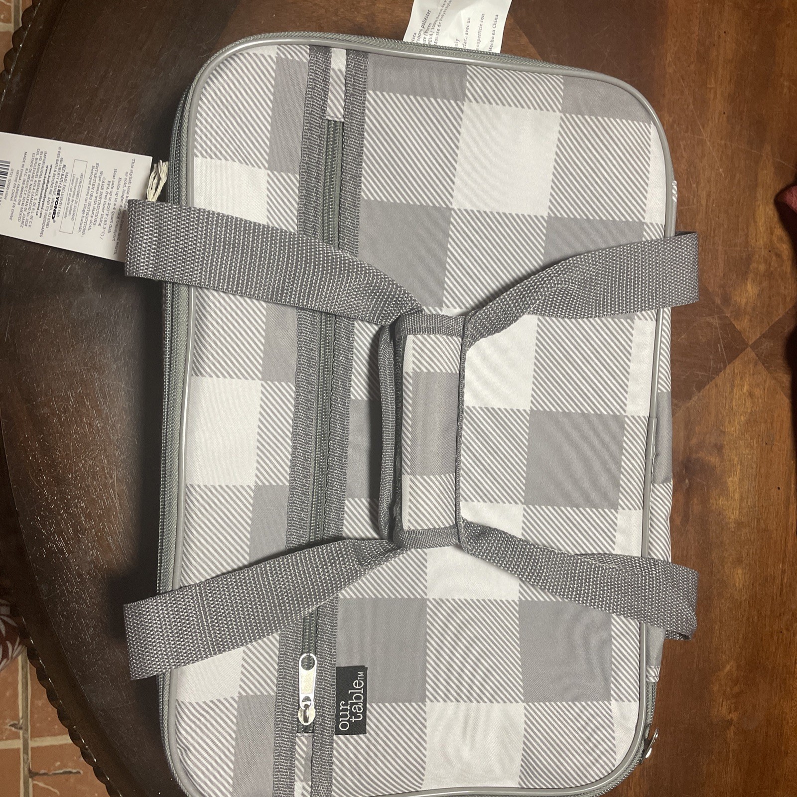 Gray White Plaid Insulated Casserole Carrier 17”L x 10.5″W x 3″H