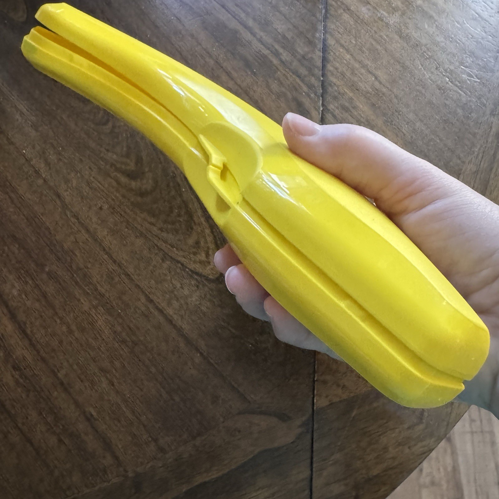Tupperware Banana Keeper Forget-Me-Not Fruit Storage Container Retro Kitchen