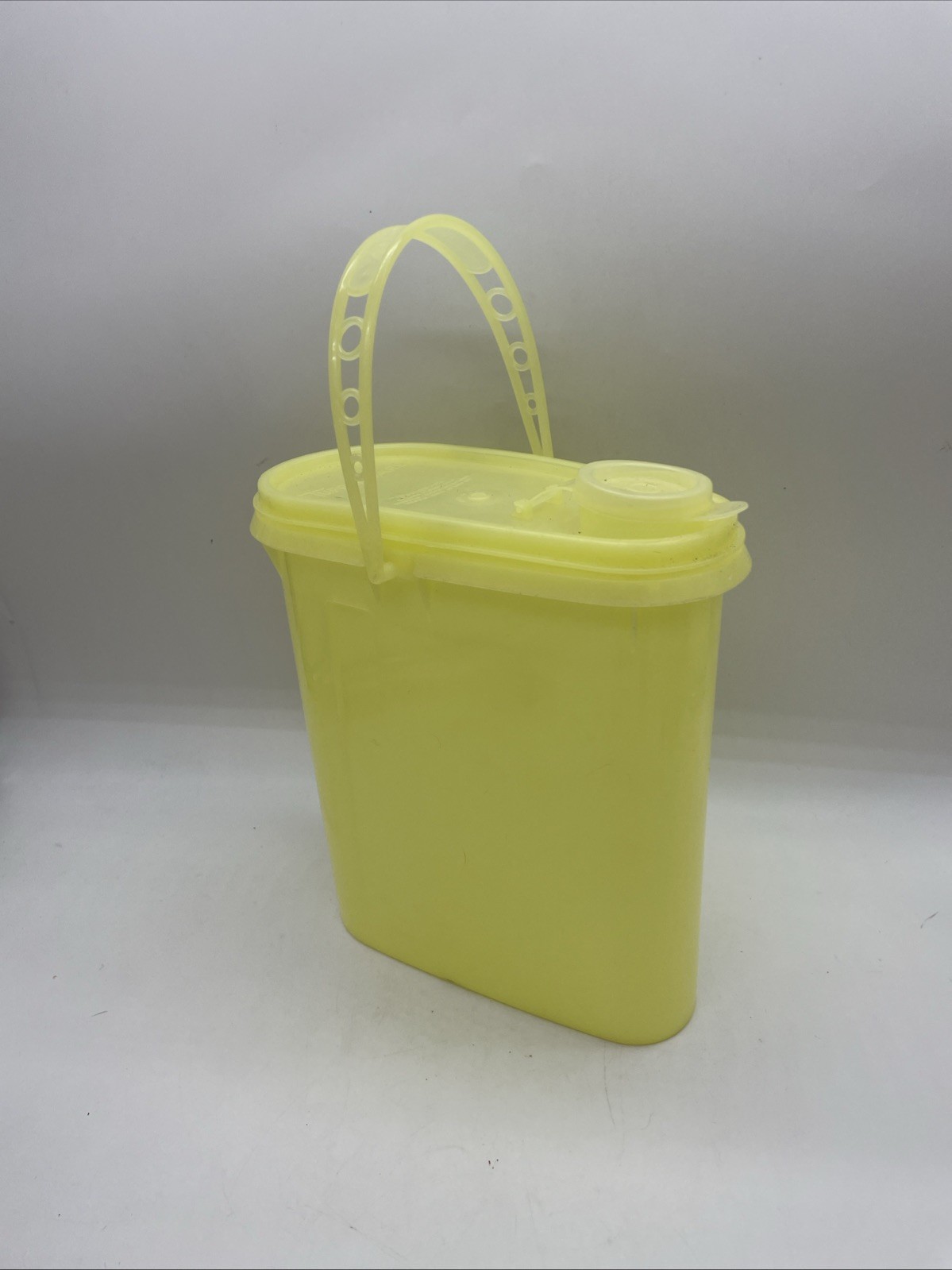 Tupperware Yellow Modular Oval Container Pour Spout Lid Handle 7 Cup Vintage