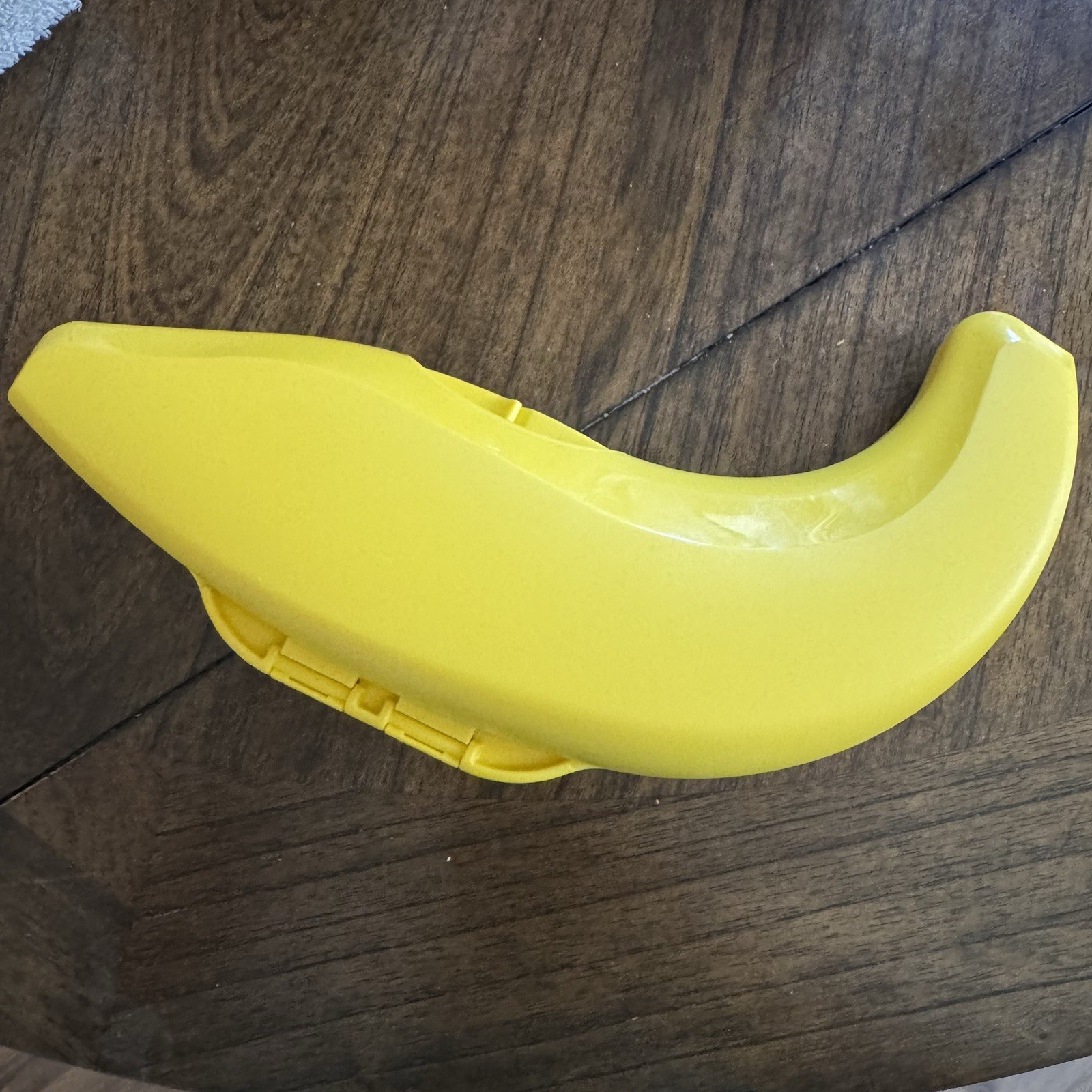 Tupperware Banana Keeper Forget-Me-Not Fruit Storage Container Retro Kitchen