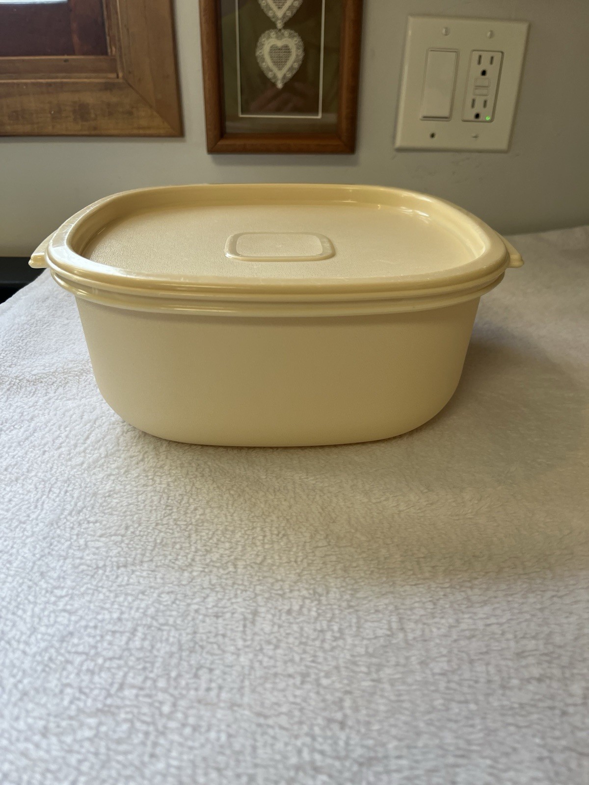 Vintage Rubbermaid Square Round Storage Container 12 Cup Almond 2249 Lid 2248.