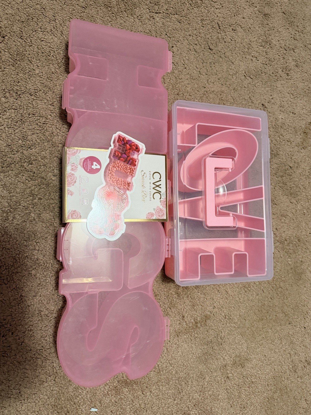 Cook With Color LOVE & hugs Snack Box, 4-Compartment BPA-Free Plastic,Pink