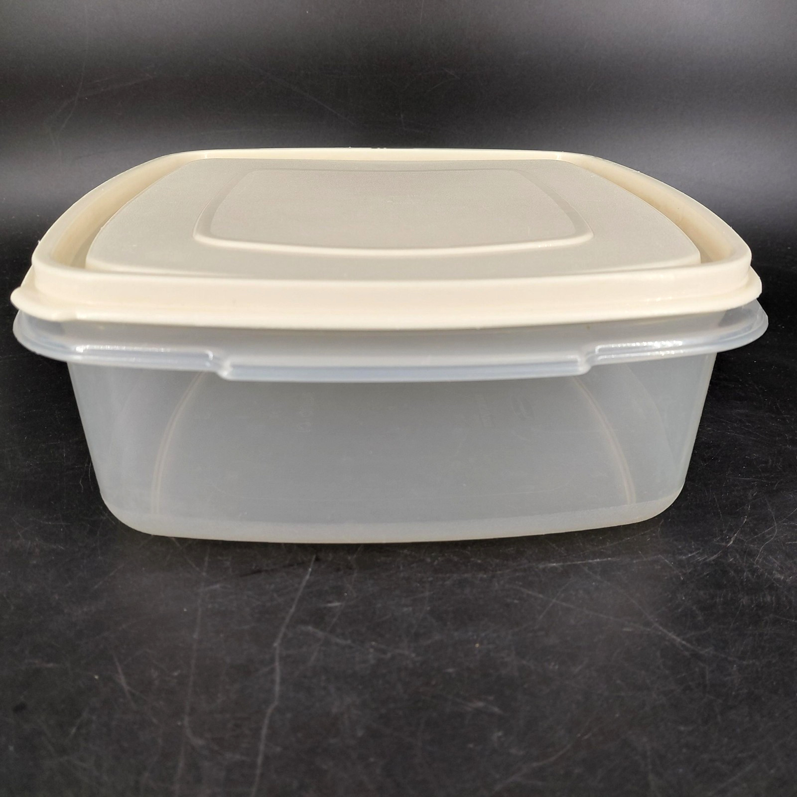 Rubbermaid Servin Saver Square Container 10 Cups Almond Lid #3 Freezer Storage