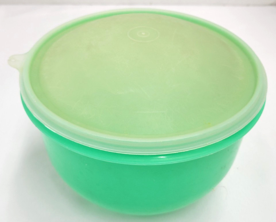 Tupperware Lettuce Keeper Jadeite Green #1424-G With Lid Vintage