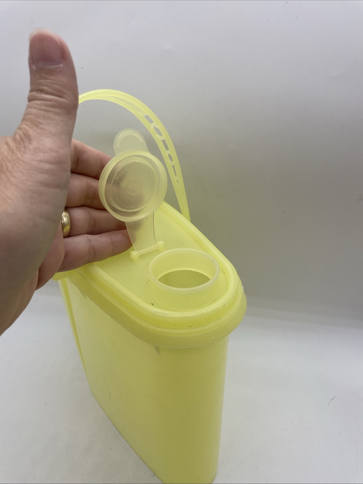 Tupperware Yellow Modular Oval Container Pour Spout Lid Handle 7 Cup Vintage
