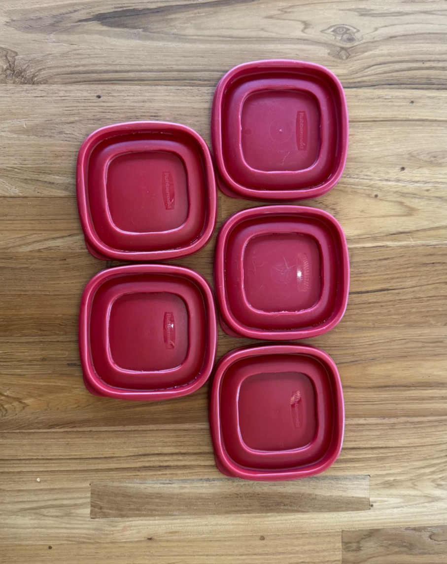 Lot of 5 – Rubbermaid 7J58 Red Square Replacement Lids 4.5″