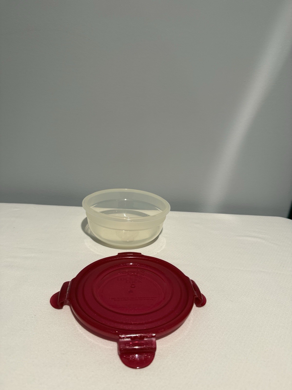 Lock N Lock Bowl 24 Ounces Red Seal