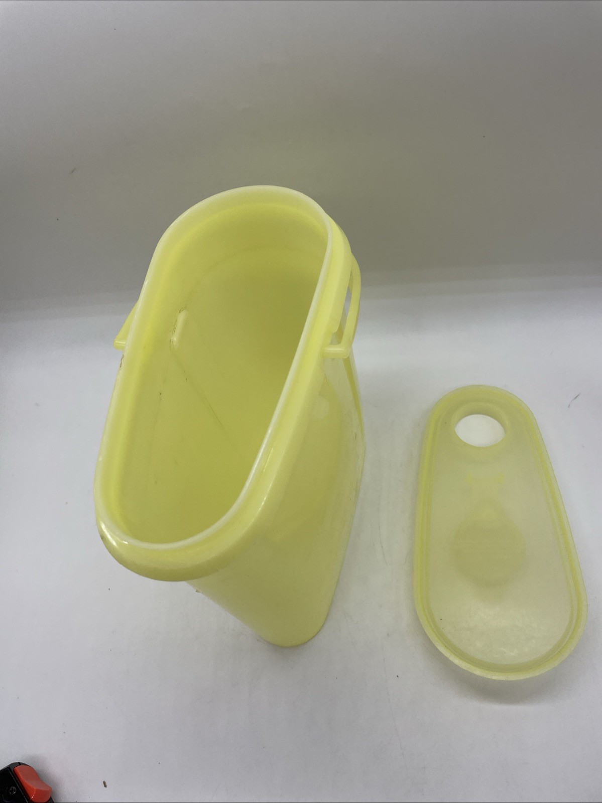 Tupperware Yellow Modular Oval Container Pour Spout Lid Handle 7 Cup Vintage