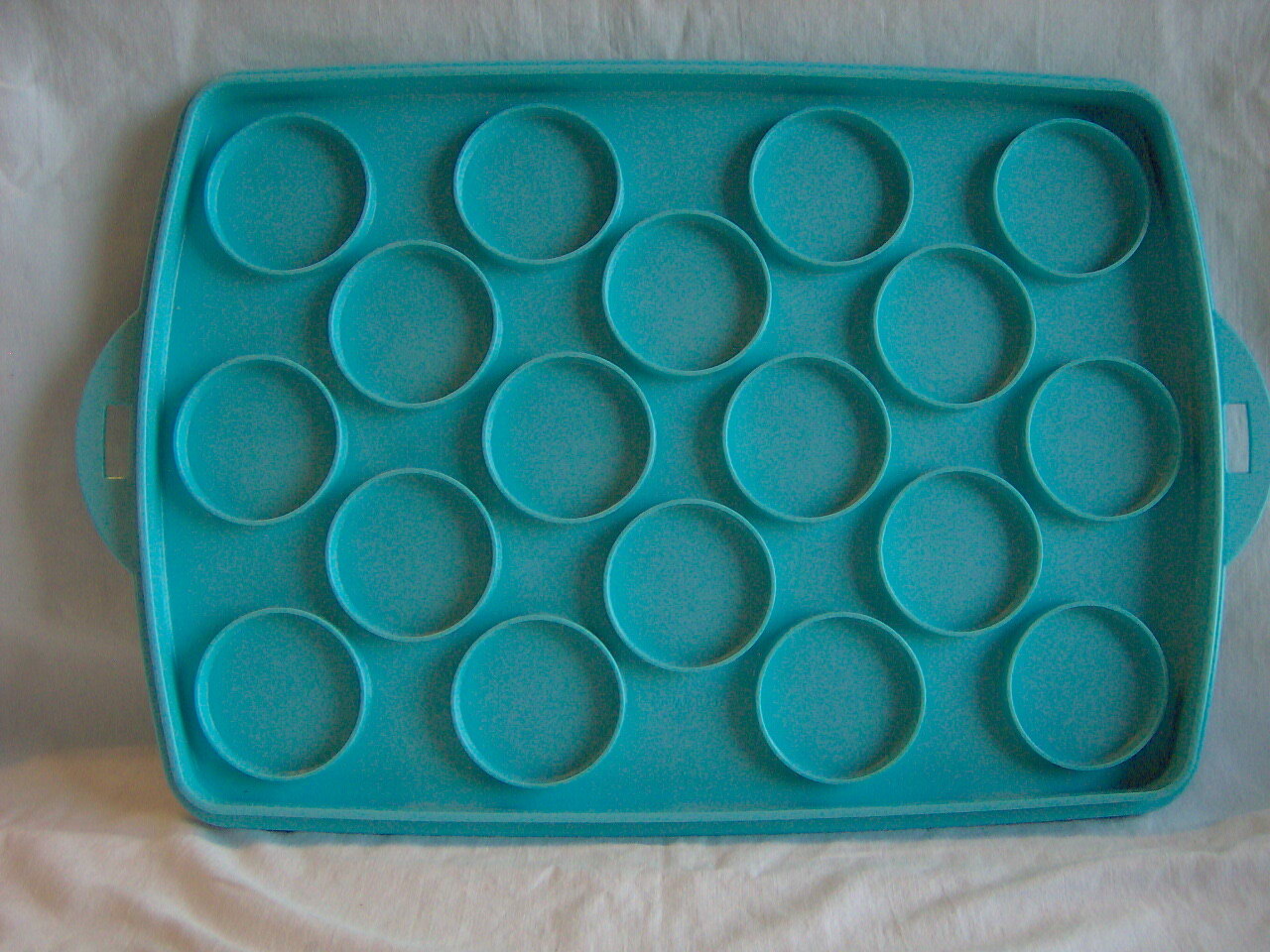 TUPPERWARE RECTANGLE CAKE CUPCAKE TAKER KEEPER SAVER CONTAINER #1361 Lock Handle