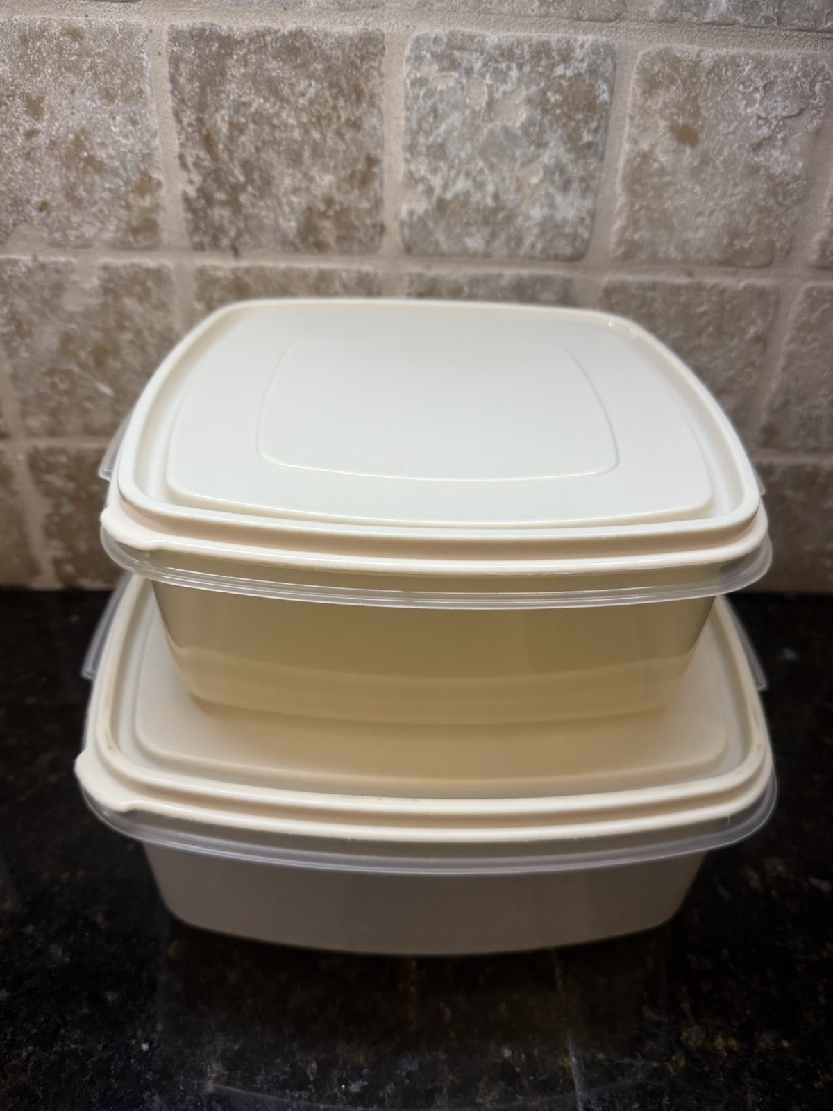 VTG Rubbermaid Servin Saver #3 #4 Container Clear Almond Lid 10 & 19 Cups 2 Pack