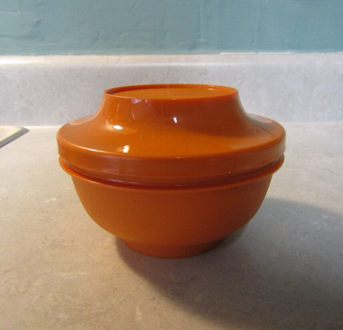 Vintage Tupperware 1436 Orange Service Bowl w/ Lid ~ 2 1/4″ Tall ~4 1/2″ DIA