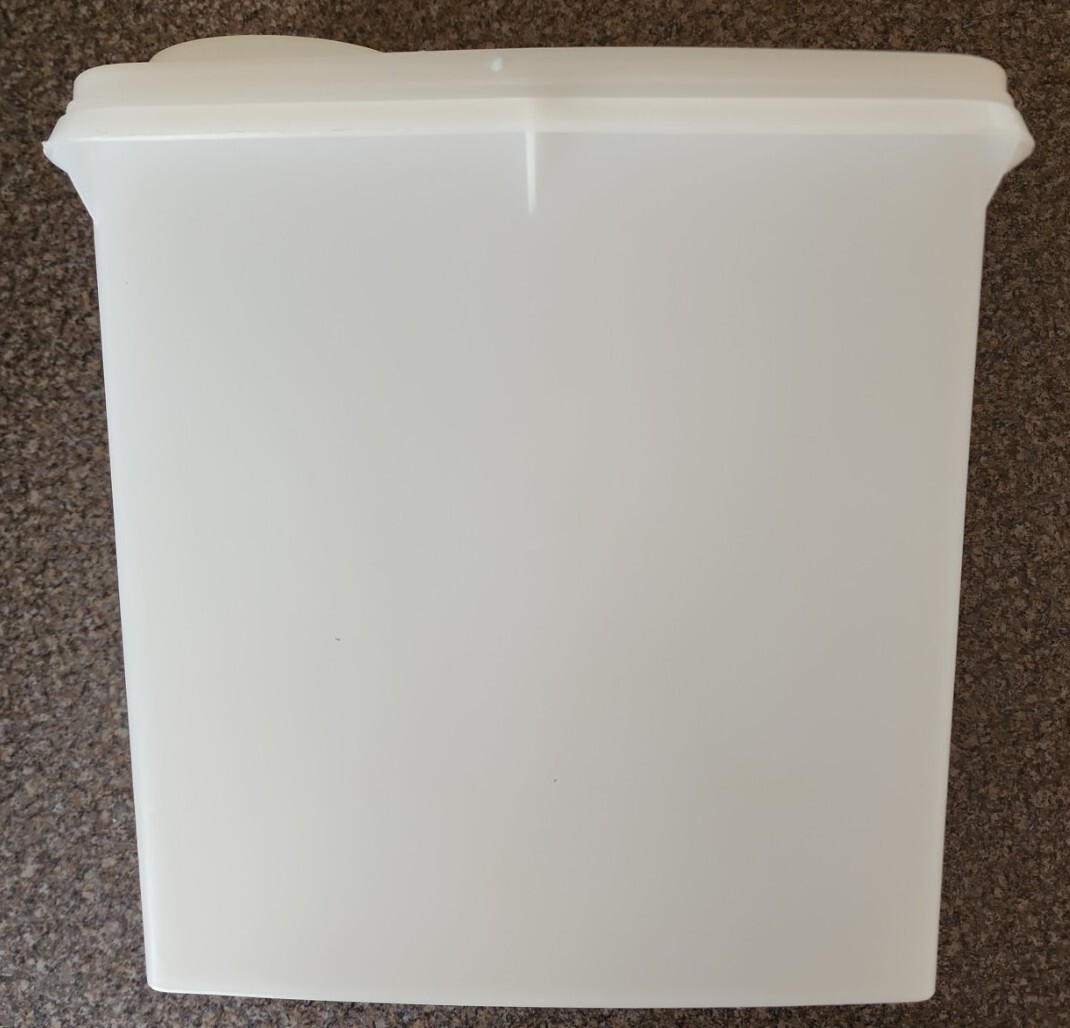 Vintage 1970’s Tupperware Cereal Keeper ~ 13 Cup Dry Good Storage Container (2)