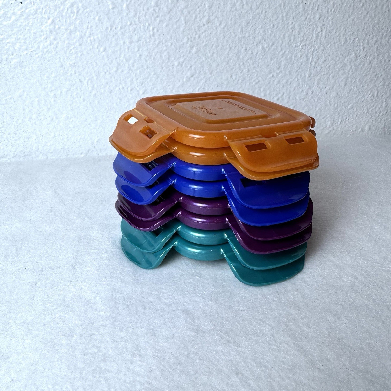 Lock N Lock Replacement Lids 4” Lot Of 8 Colorful Snap Close Square Lid