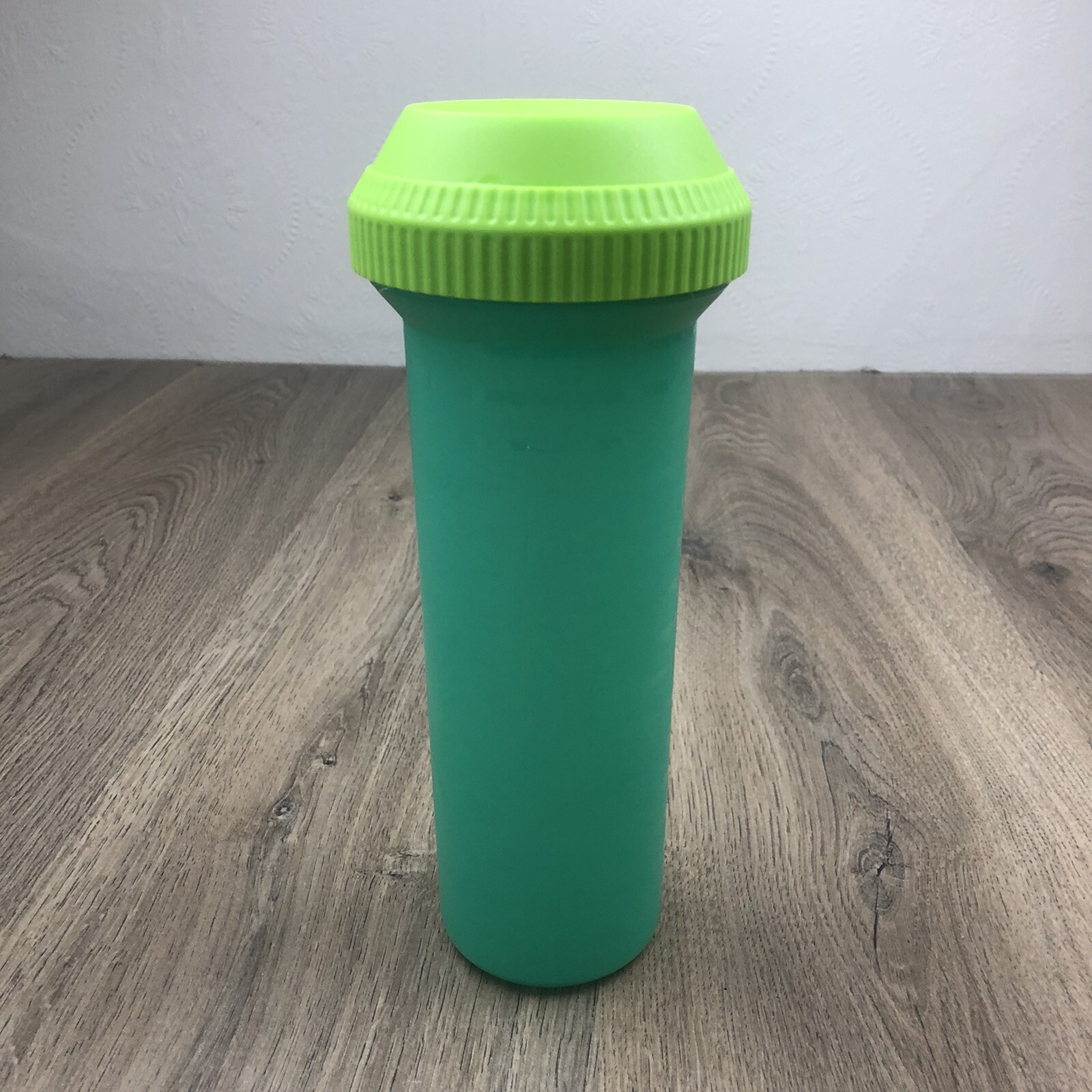 Tupperware 750ml Shaker Large Green EUC 4 Piece Milkshake Etc