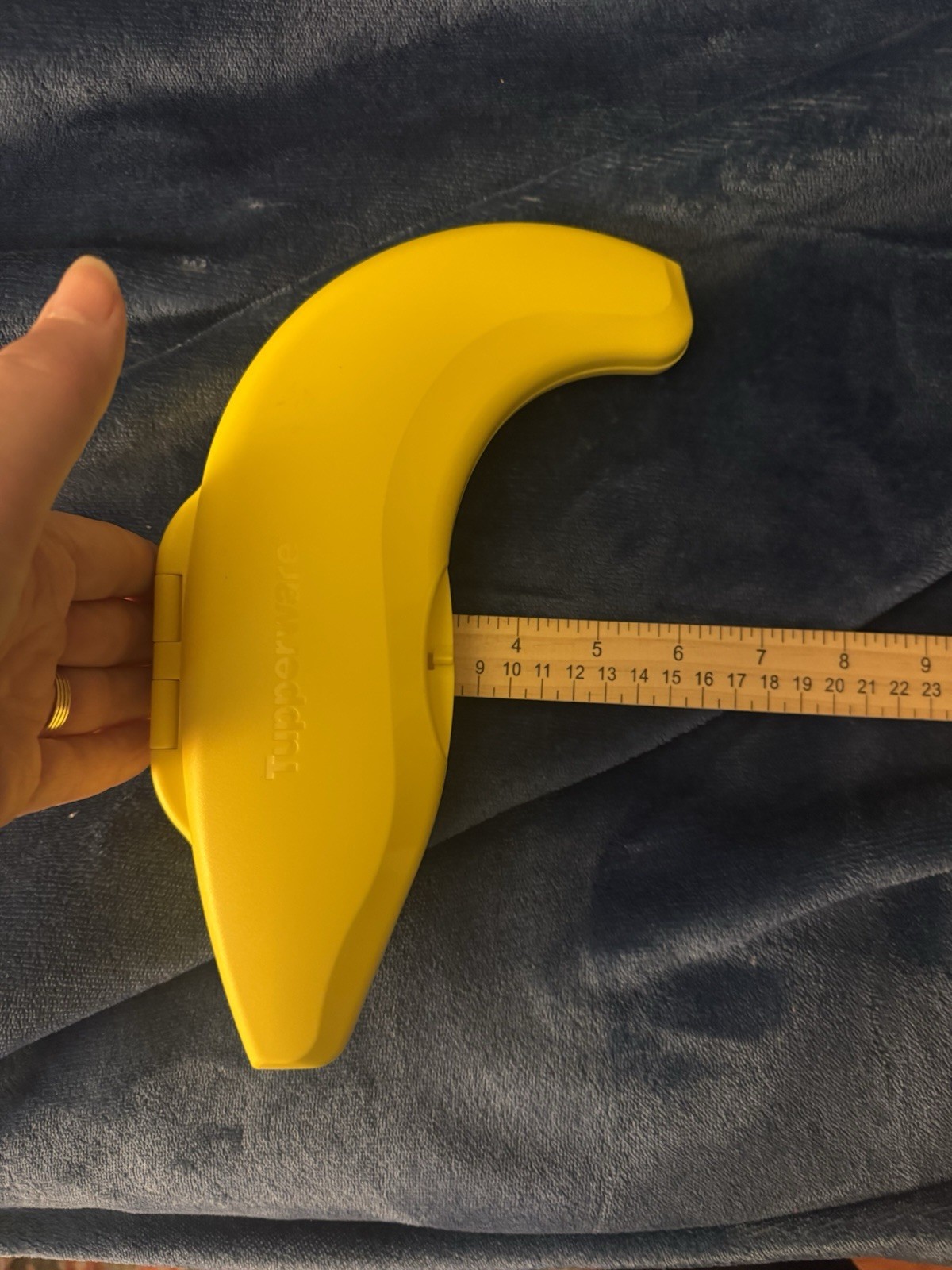 Tupperware Banana Keeper Forget-Me-Not Fruit Storage Container Retro Kitchen