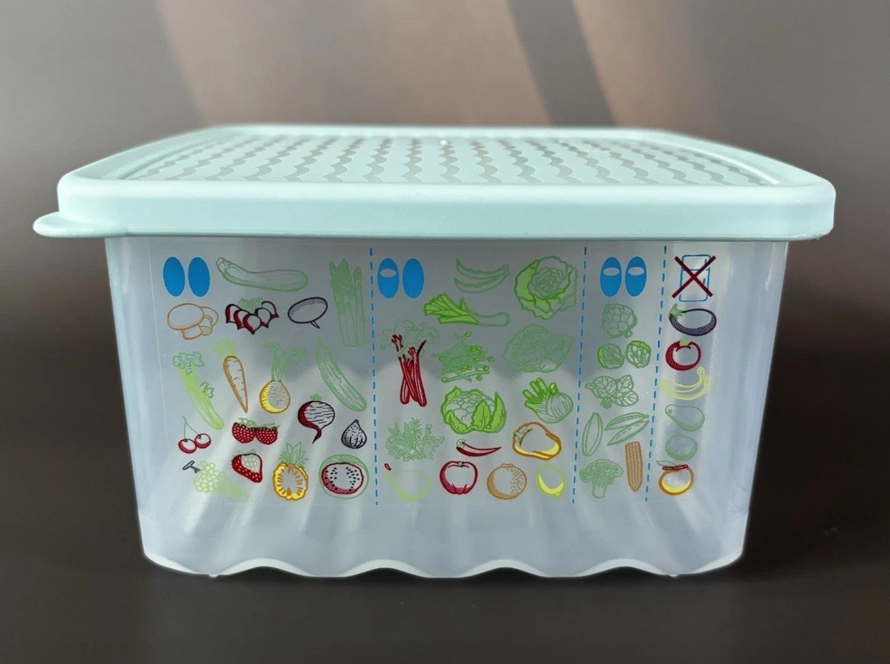Tupperware FridgeSmart Vented Square Container Light Blue Aqua Size Small