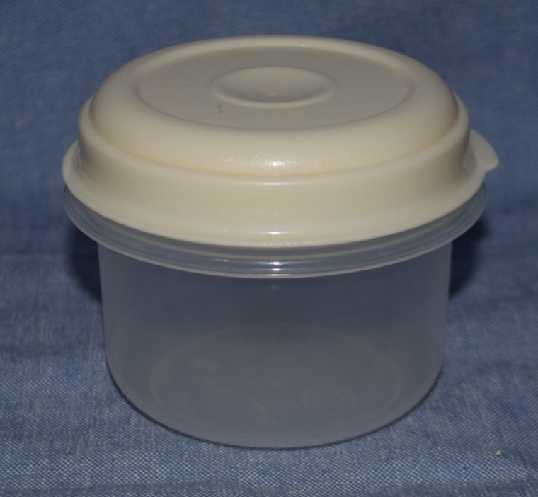 Vintage Rubbermaid Servin’ Saver #6 Round 10 Oz Storage Container w/ Almond Lid