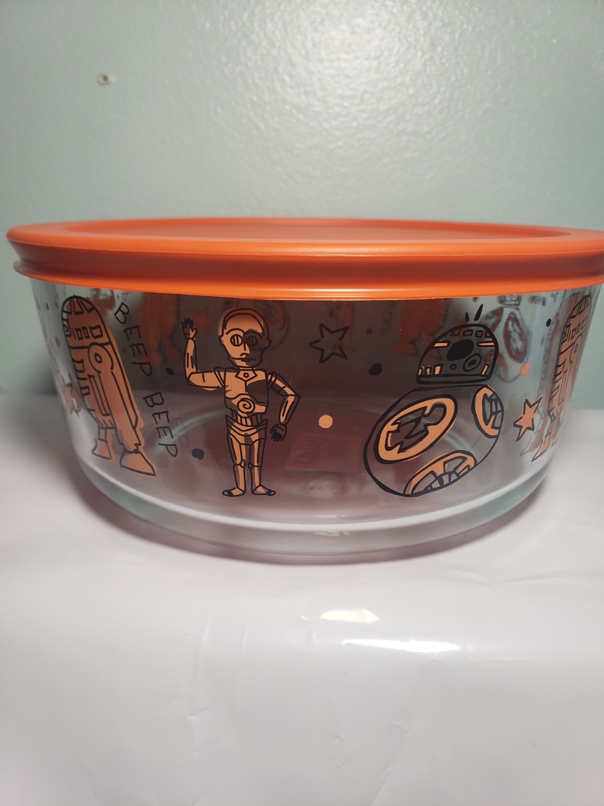 Pyrex 7 Cup Food Storage Space Men New Special Edition