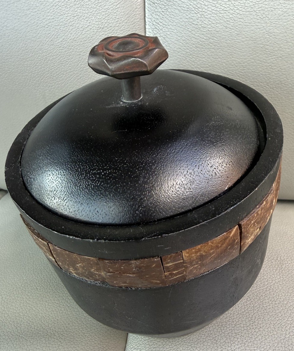 VTG 1960 decorative Wooden Container Distinctive Wz Coconut Shell Mozaic Band