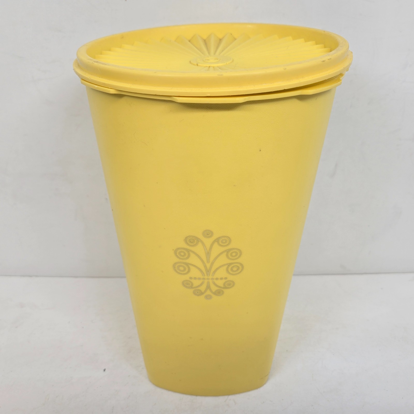 Tupperware 1222-4 Servalier Canister Harvest Golden Yellow w/Lid 808-30