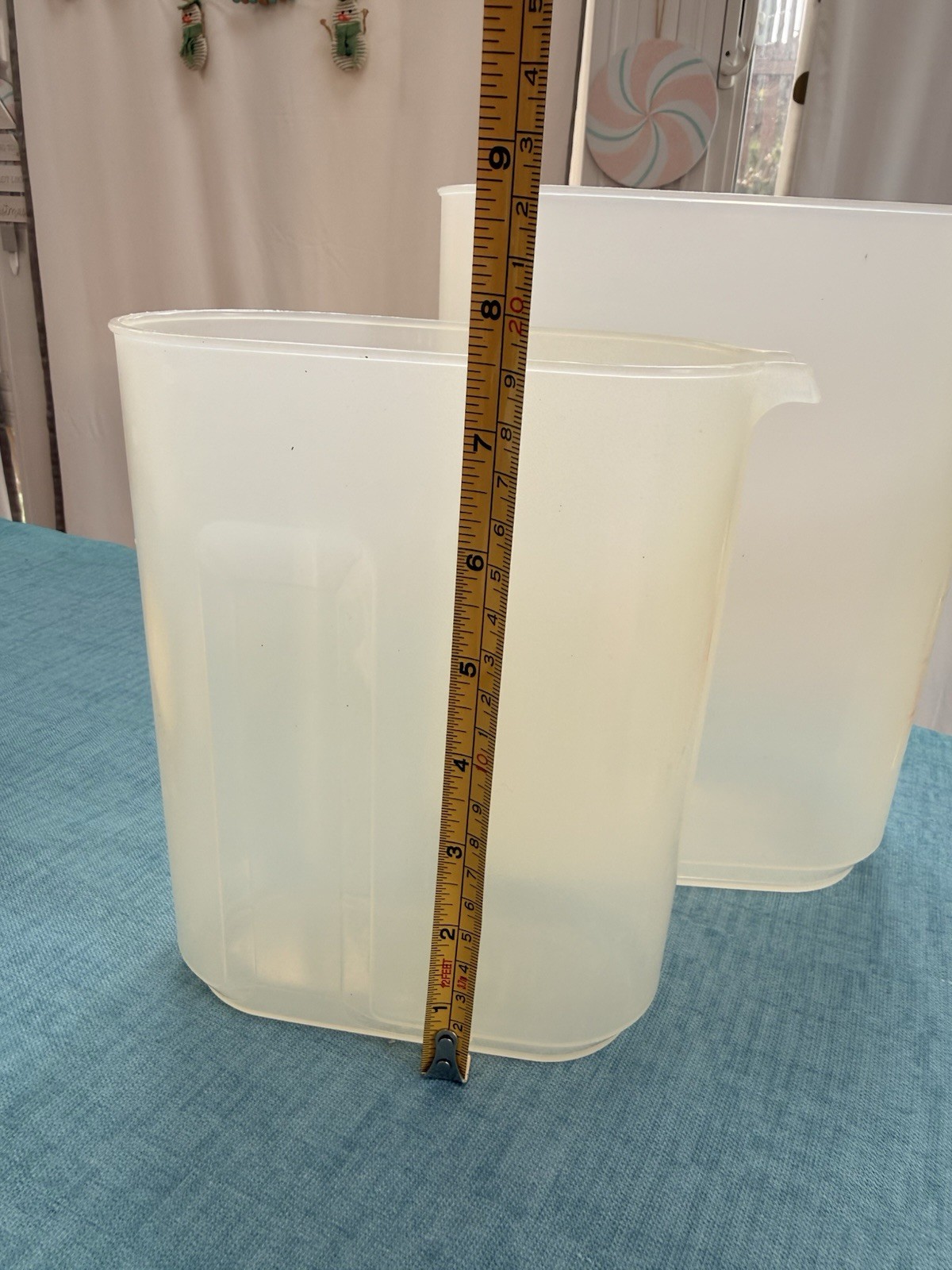 Lot of 2 Rubbermaid Slim Pitchers 2.5 & 1.5 Quart Servin Saver With Lids Vintage