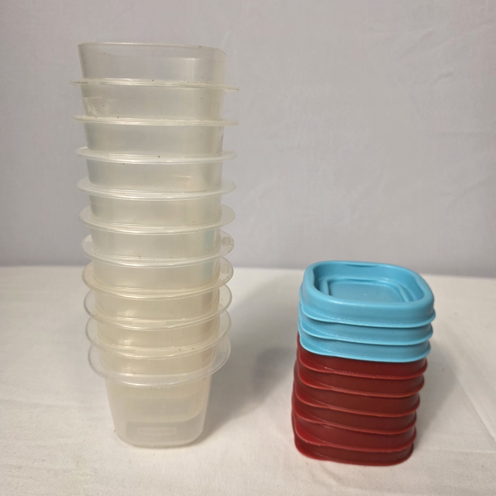 RUBBERMAID Bowls LIDS Replacement 4 oz EASY FIND Burgundy Red Turquoise Blue