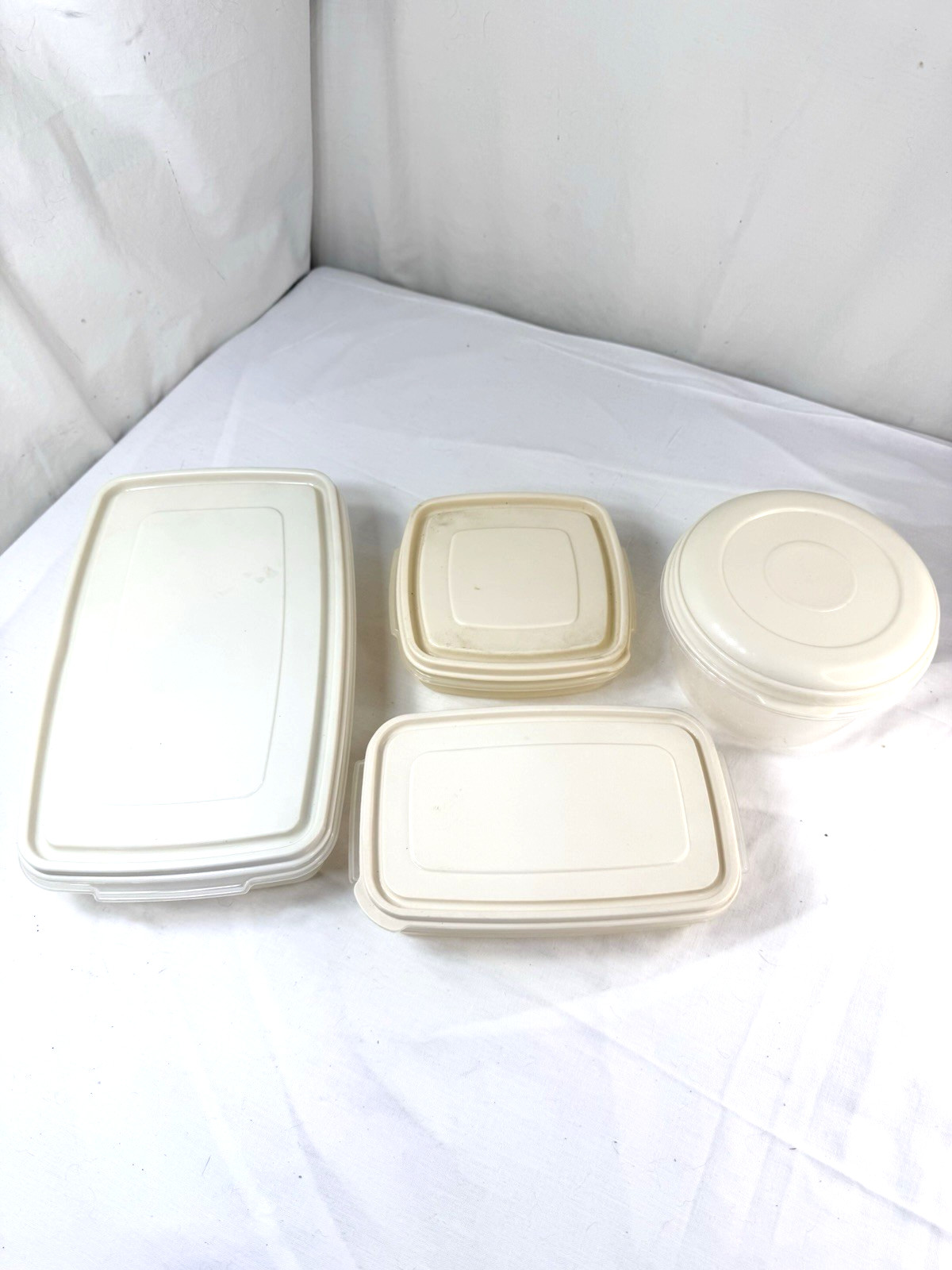 Rubbermaid Servin Saver Storage Containers Square Almond Lids Lot Of 4 Vtg