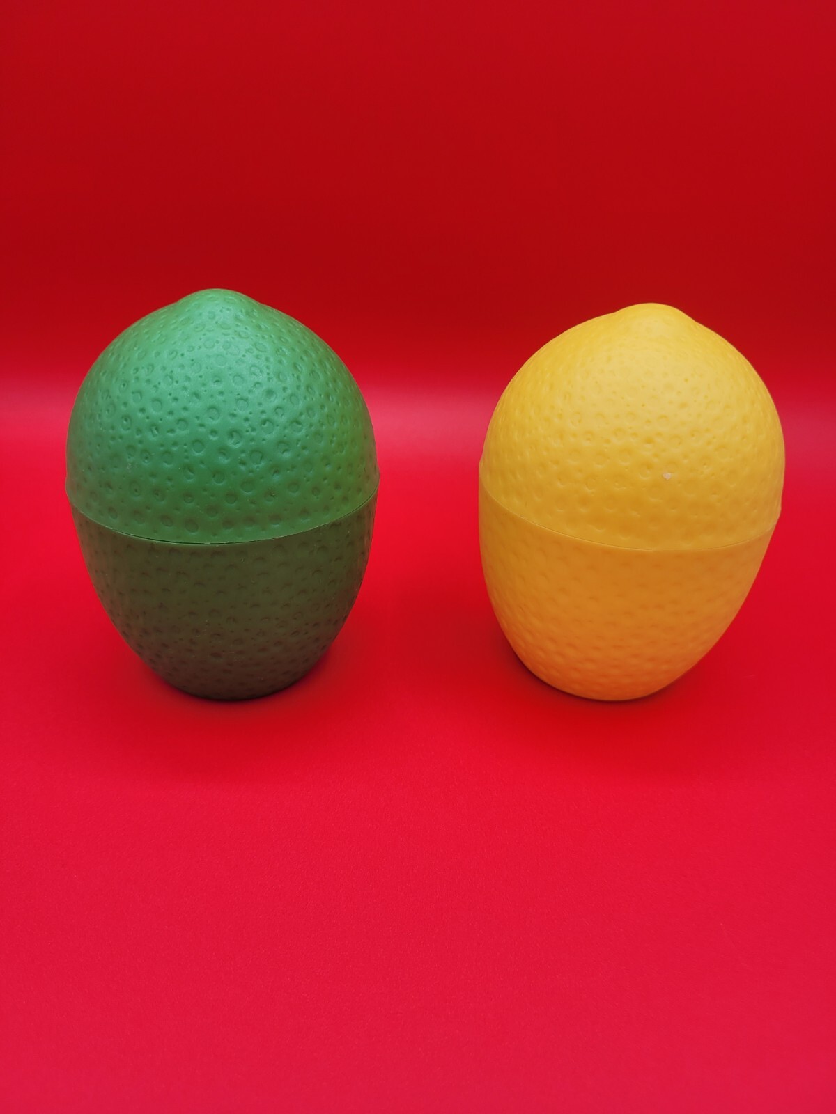 Hutzler Lemon and Lime Keeper Saver Container Set Tops Lock in Place