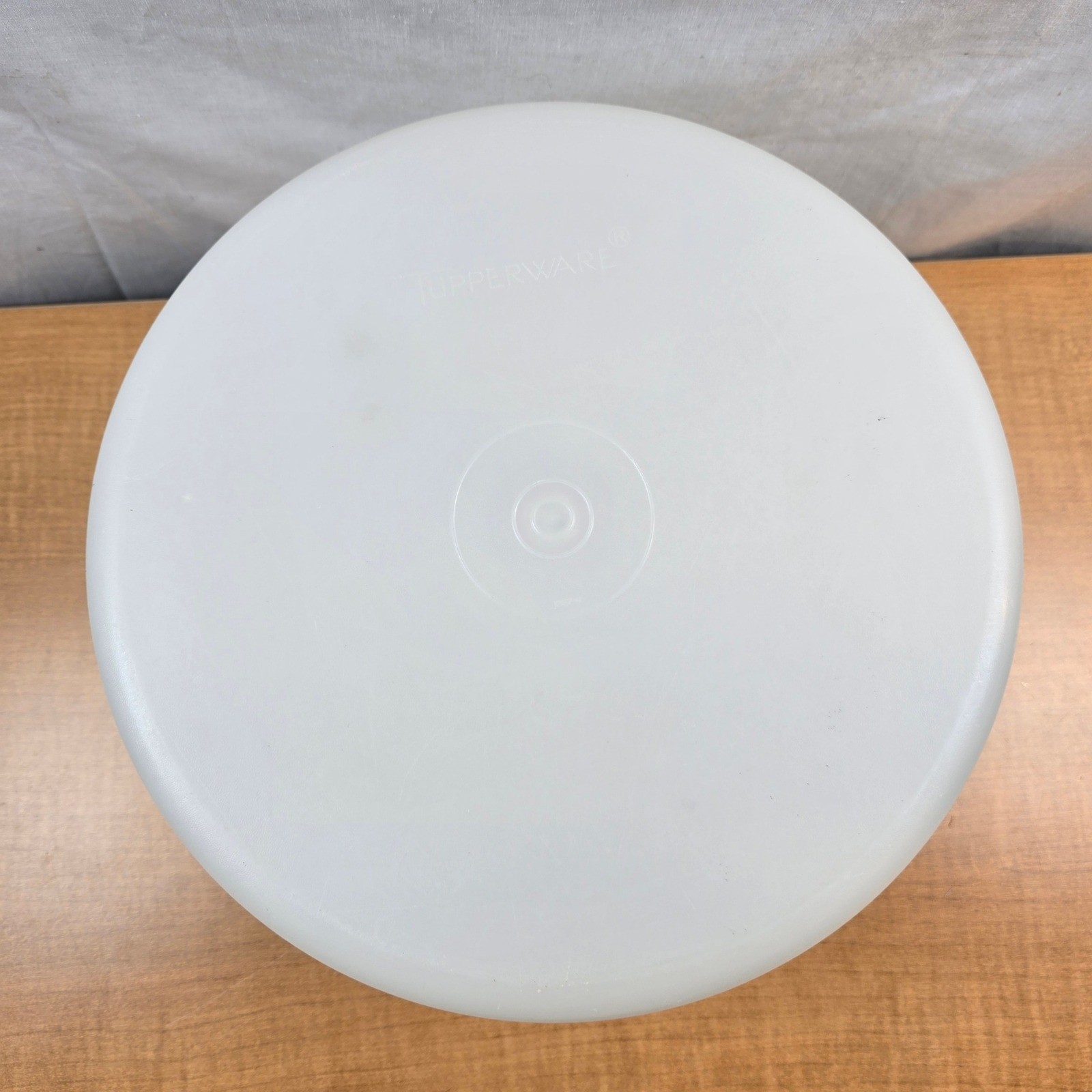 Tupperware Cake Container Carrier Base and Lid 12″ x 6″ #1256-6 Almond