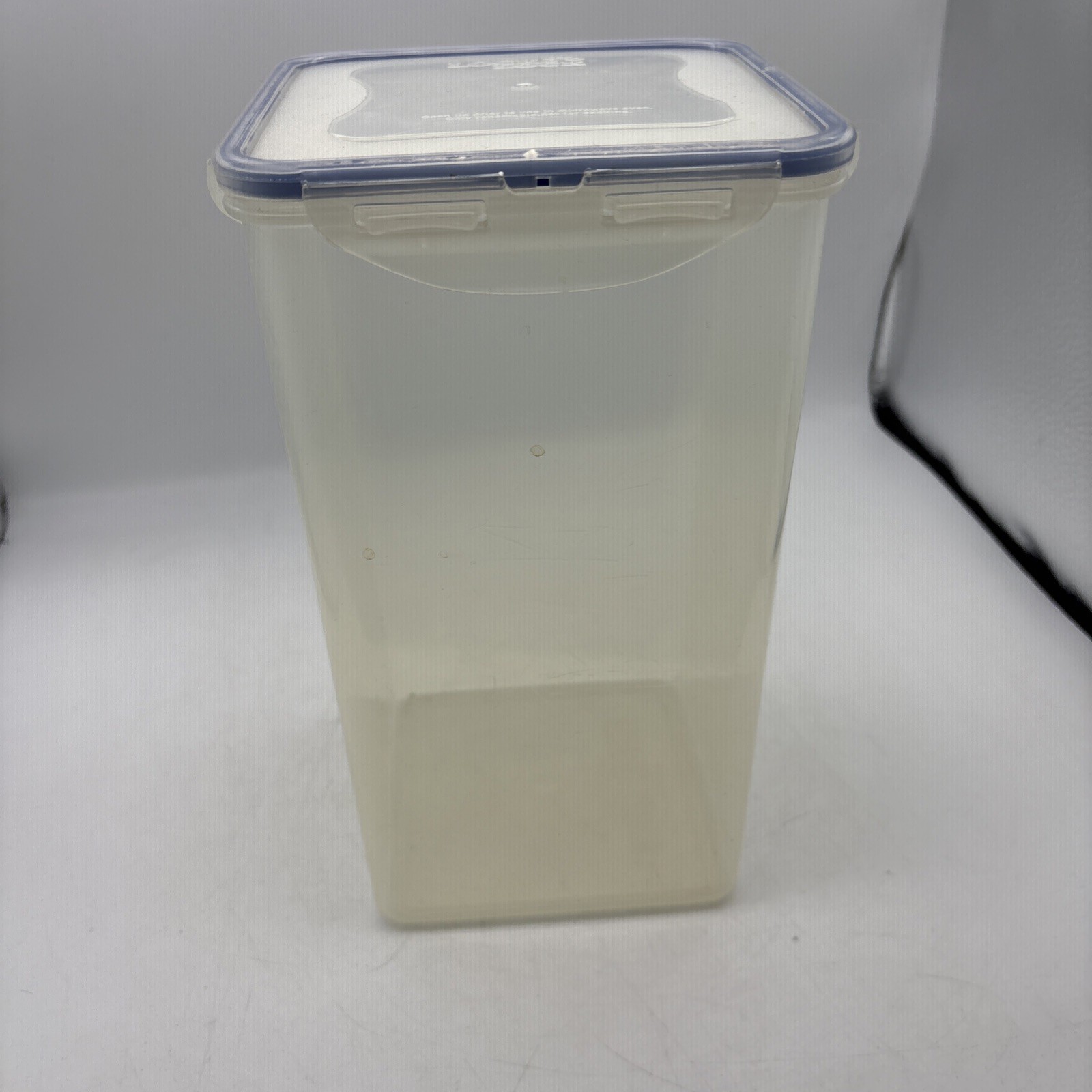 Lock N Lock 4L / 135OZ / 4.2QT Food Storage Container Blue Lid Plastic