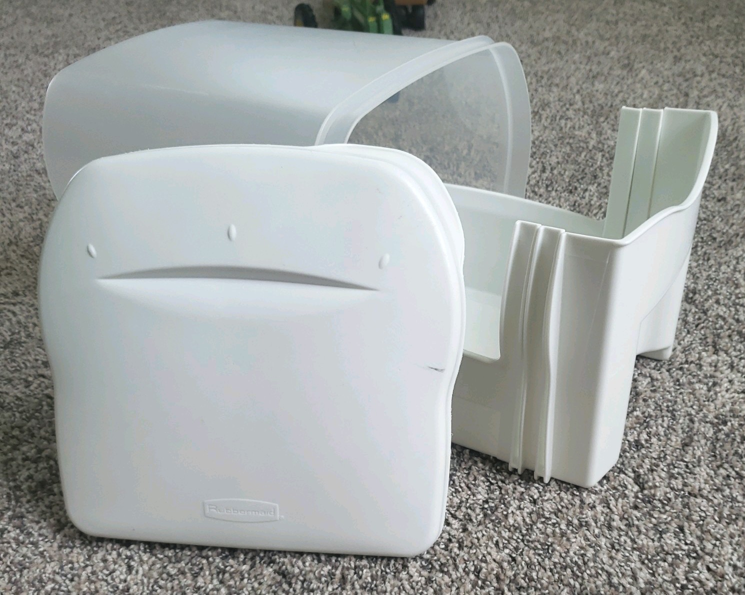 Rubbermaid Servin Saver Bread keeper Container white W/ Insert Very Good Cond