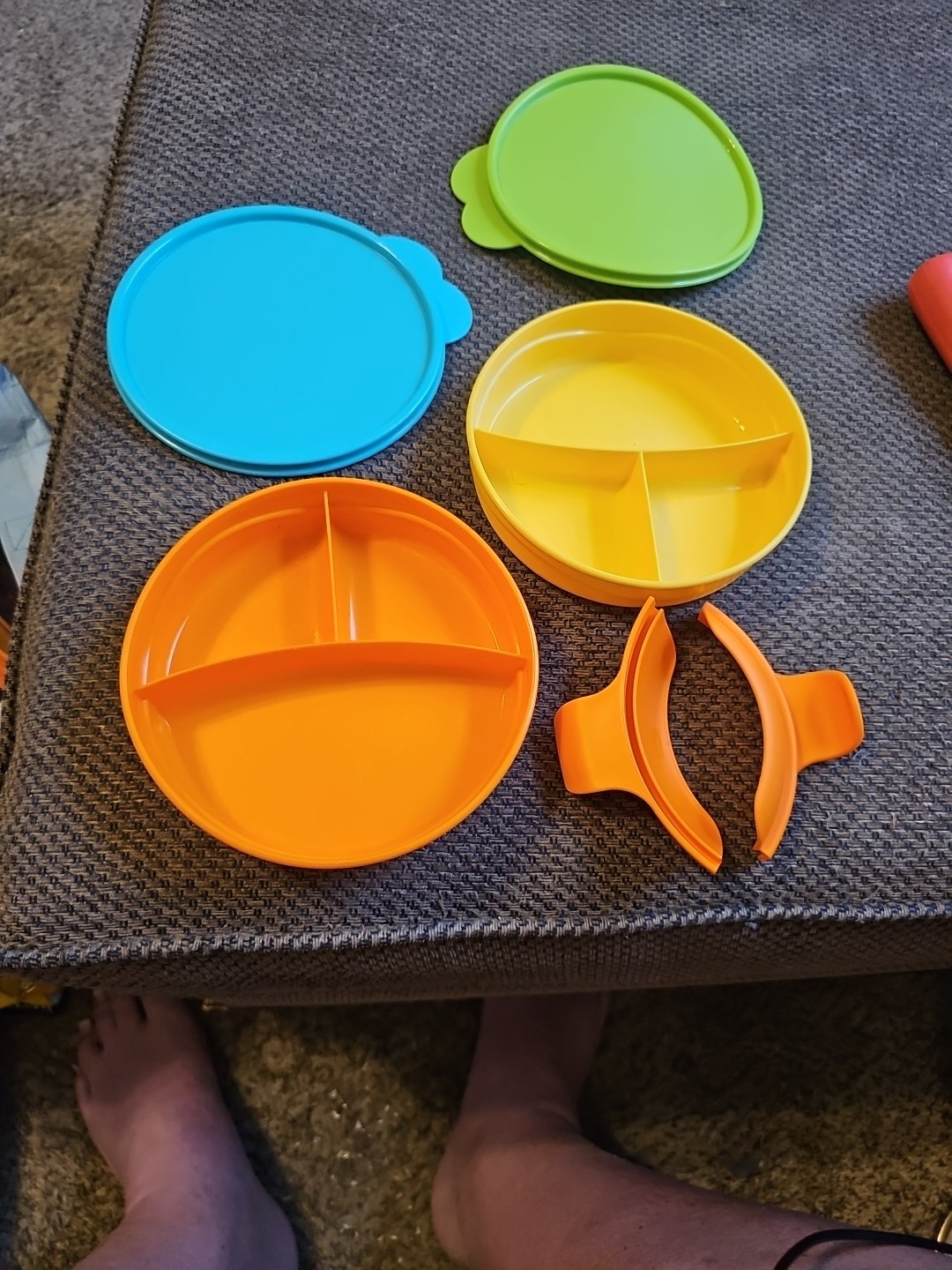 Tupperware Munchkins DividedBowls #2552A with Sheer Lid #2541A SET of 2 Handles