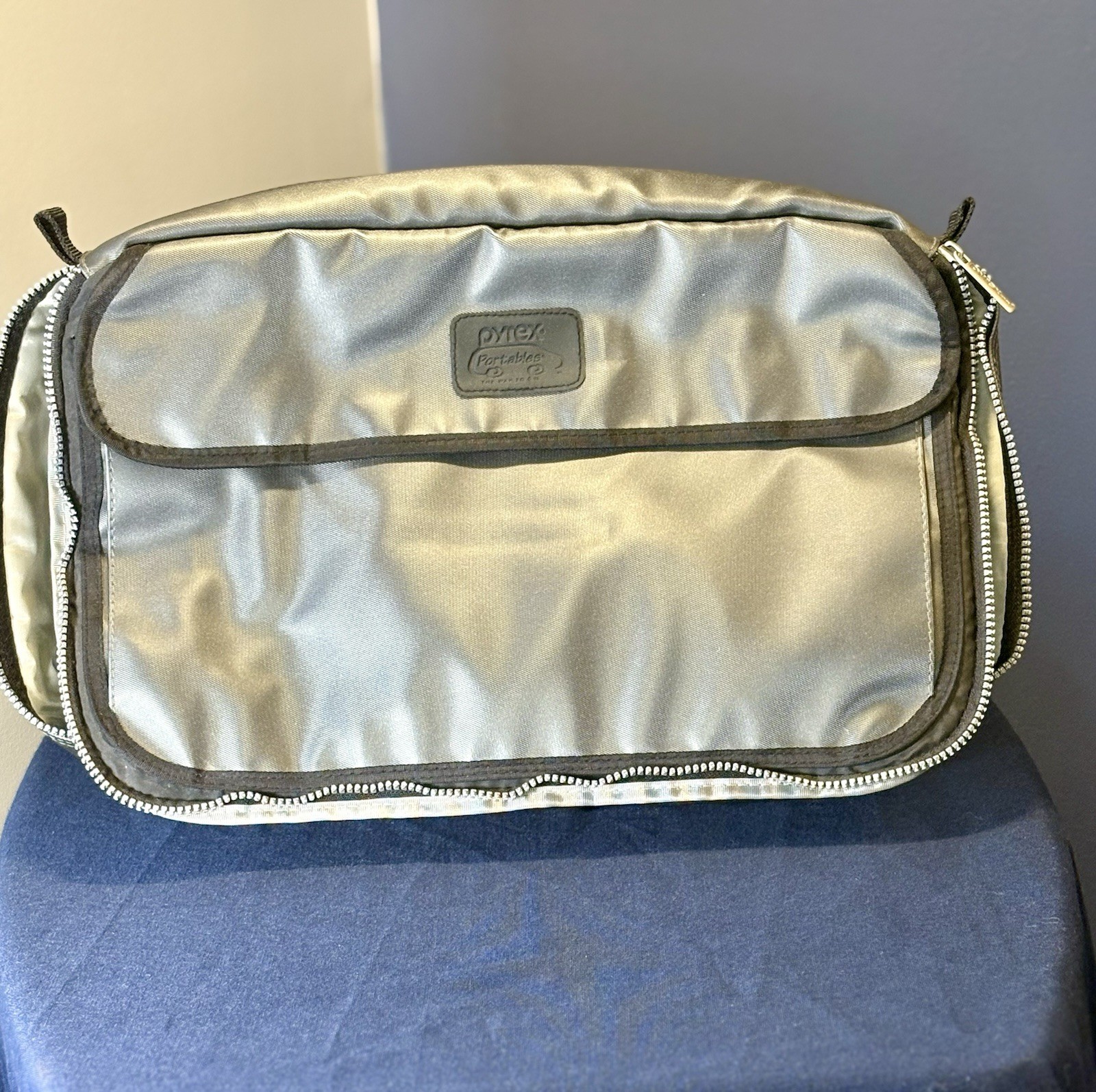 Pyrex Portables Insulated Food Carrier Bag with Insert