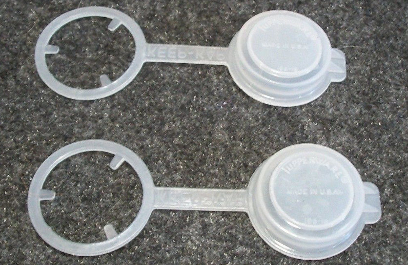 Tupperware KEEP-KAPS Soda Pop Bottle Cap Covers Set of 2 Sheer Mold # 198 New