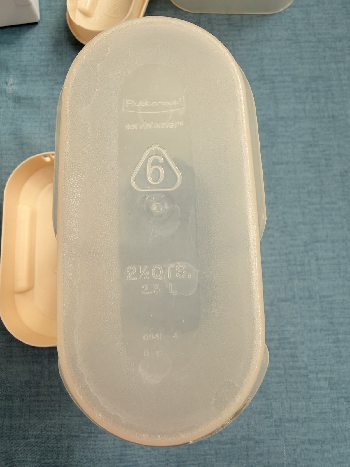 Lot of 2 Rubbermaid Slim Pitchers 2.5 & 1.5 Quart Servin Saver With Lids Vintage