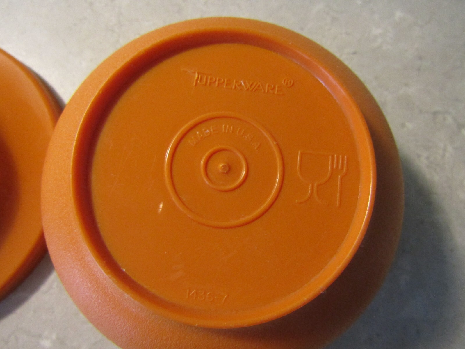 Vintage Tupperware 1436 Orange Service Bowl w/ Lid ~ 2 1/4″ Tall ~4 1/2″ DIA