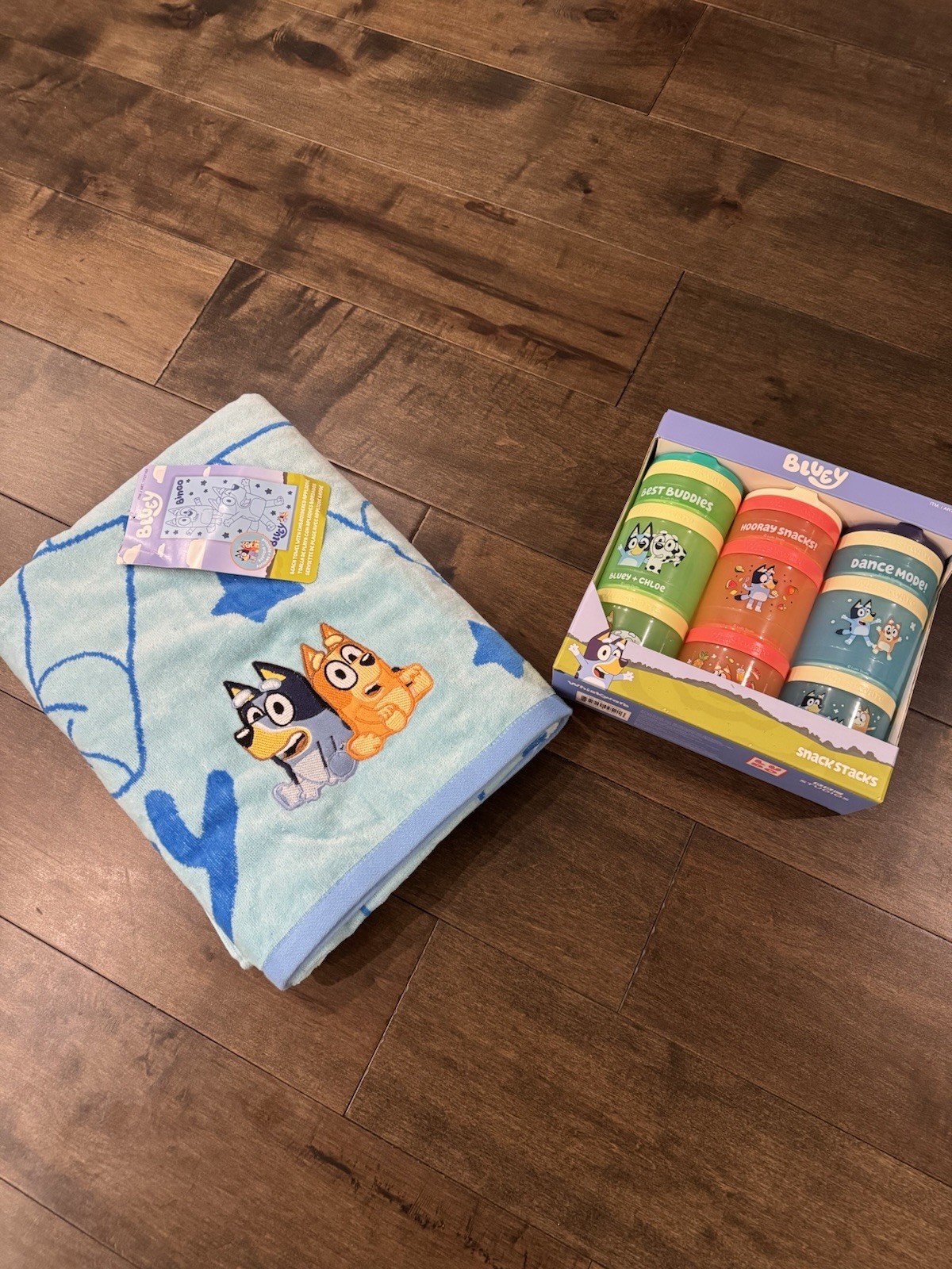 Bluey Bundle – Kids Bath & Beach Towel 34”x63” + 3 Pack Snack Stacks Container