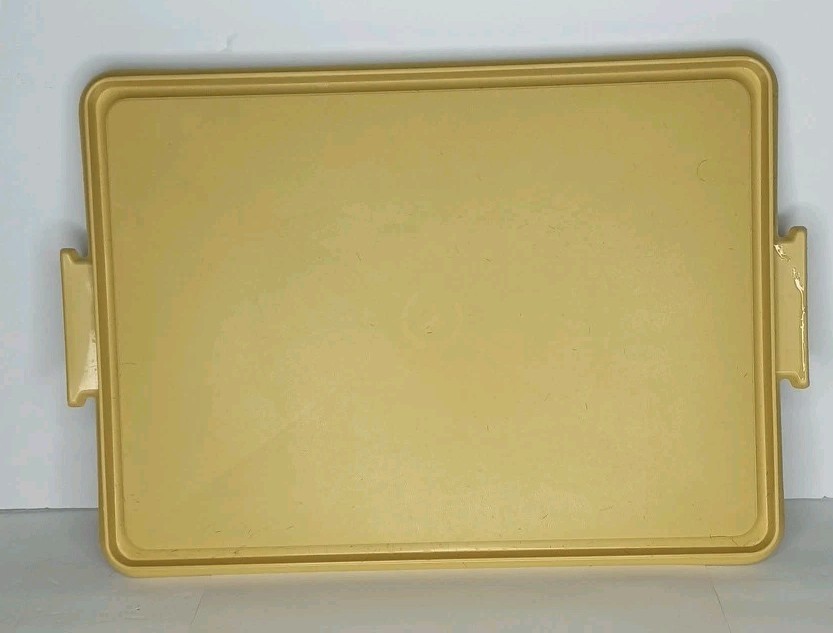 Harvest Gold Tupperware 622-2 Cake BASE ONLY Rectangular 9X13