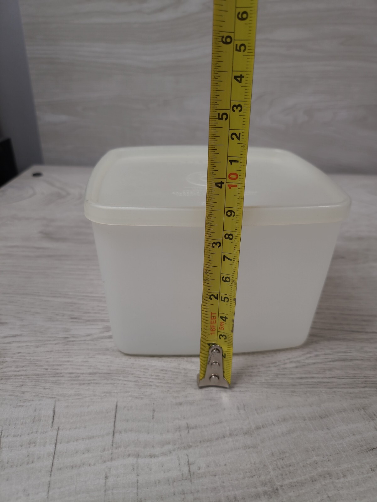 Tupperware Storage Container Medium 312-5 Work Lunch Kitchen Organization Square