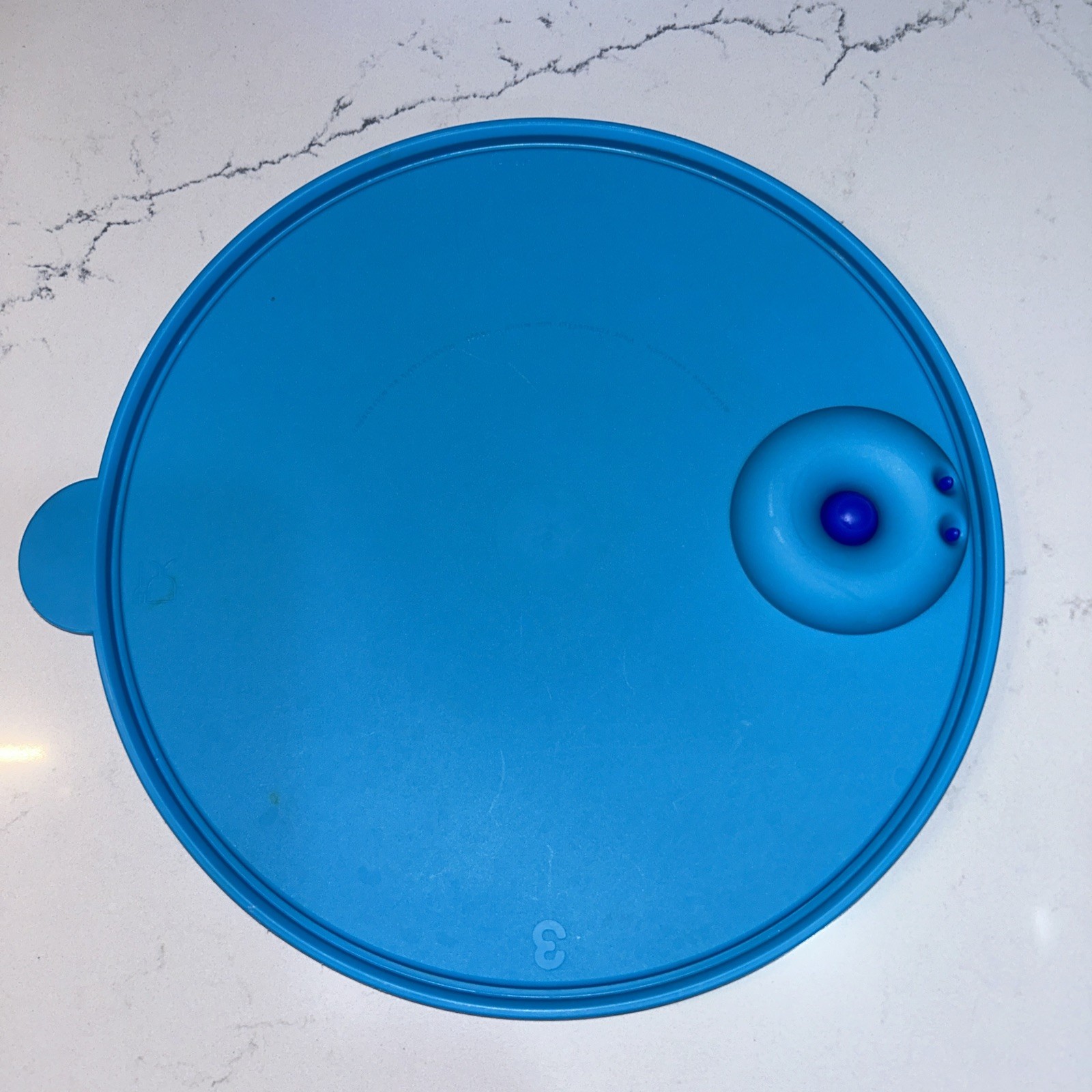 Tupperware Crystal Wave Divided Microwavable Covered Dish Blue 3284C Vented 10”