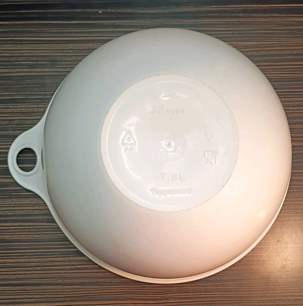 Large White Tupperware Bowl – 32 Cups / 7.8L – 2539B3-NICE-