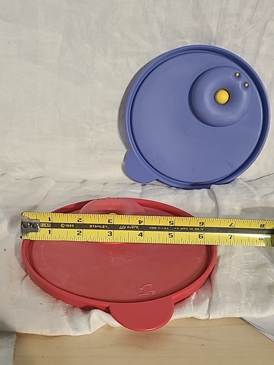 2 TUPPERWARE REPLACEMENT LID 2648A-1 Flip Top Microwave Blue Red w/ Vent 6 1/4″
