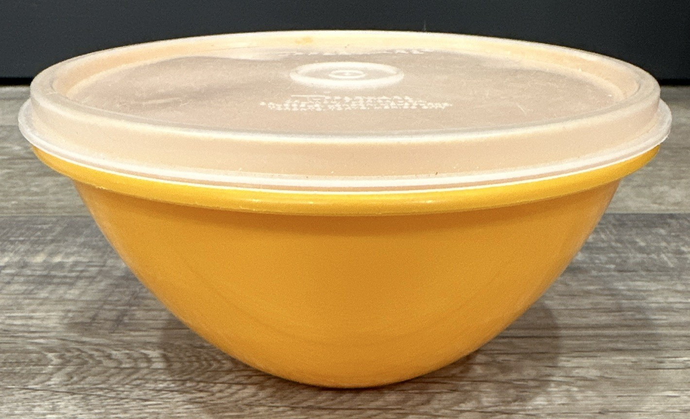 Tupperware Round Yellow Plastic Bowl Clear Snap Lid Solid Vintage 234-21