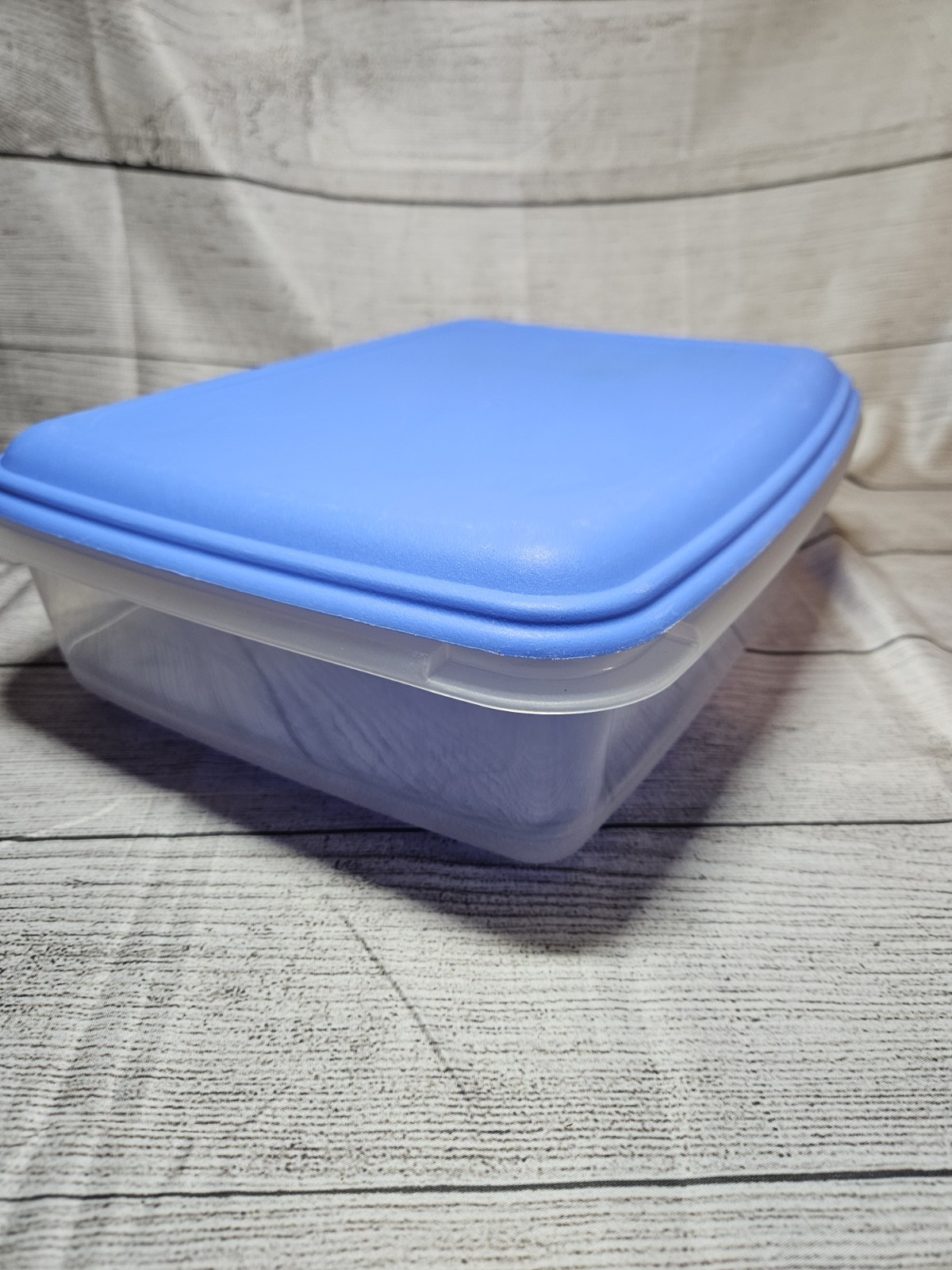 Anchor Hocking PLASTIC 2 Gallon Rectangle Container “L” – Sheer w/ Blue Lid