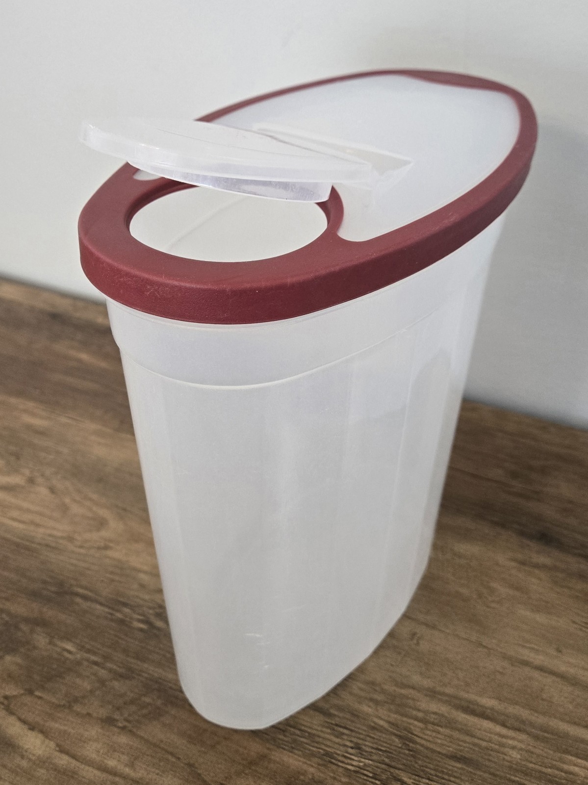 Rubbermaid 1.5 Gallon Servin’ Saver Cereal Dispenser