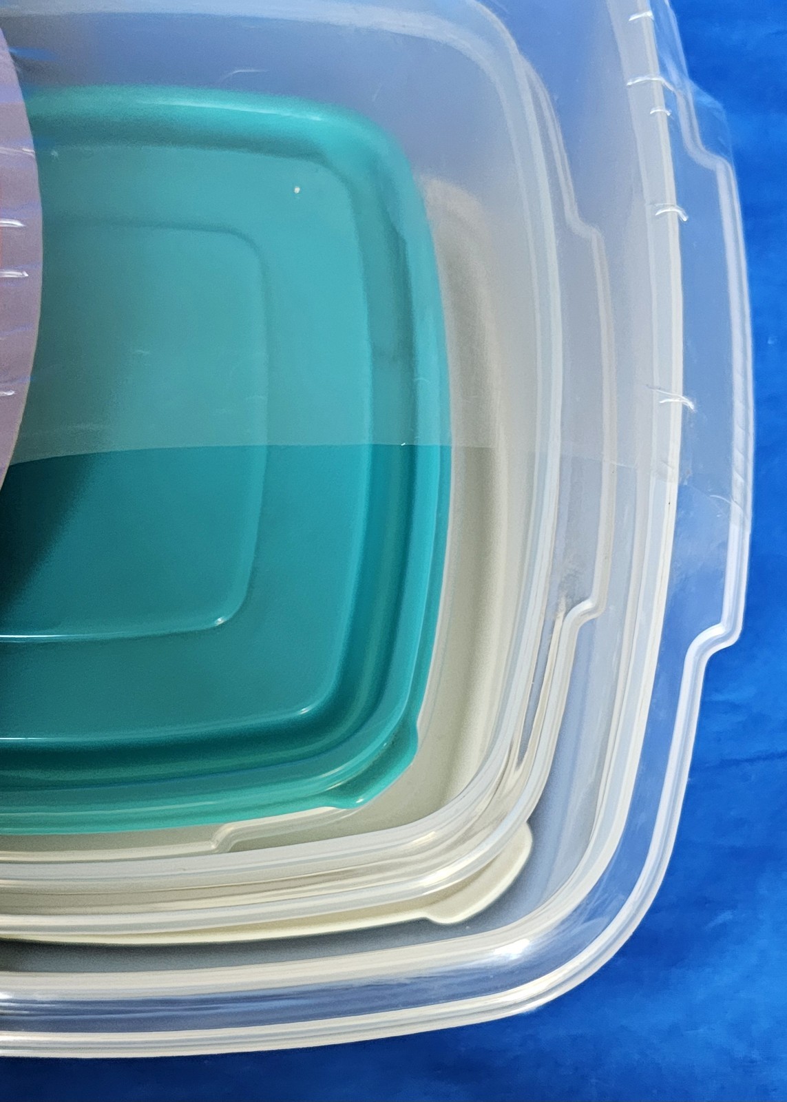 VTG Rubbermaid Servin Saver Nested Square Set NEW Blue Teal Almond 6pc Storage